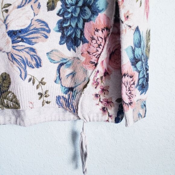 Angel of the North Gray Multicolor Floral Embroidered Wool Lightweight Sweater - Picture 2 of 6